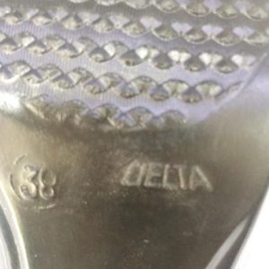 2 کفش چرم زنانه delta