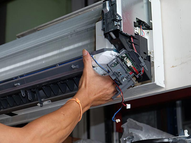 Washing-the-fan-coil سرویس و تعمیر فن کویل تخصصی و فوری-09121507825