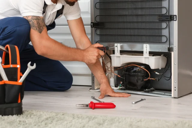 تعمیرات یخچال_اعزام فوری تکنسین-09121507825