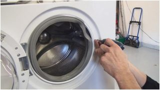 تعمیر و تعویض پارگی یا فرسوده شدن لاستیک دور درب ماشین لباسشویی-09121507825