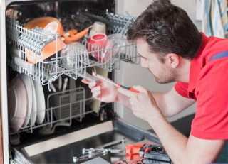 عیب یابی و تعمیر انواع برندهای ماشین ظرفشویی-09121507825